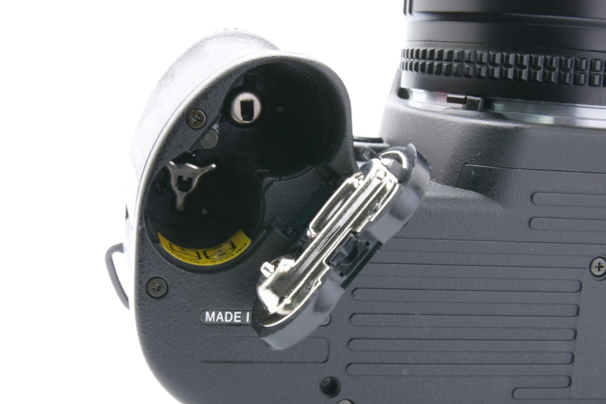 Nikon F80 + AF NIKKOR 28mm F2.8D ニコン AF一眼レフ フィルムカメラ