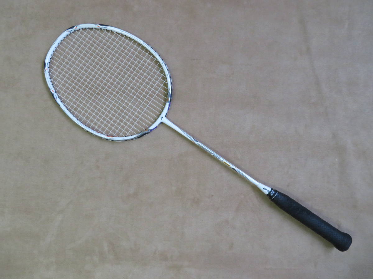 正規品，お買い得 【4】YONEX ヨネックス VOLTRIC 70 E-tune ボルト