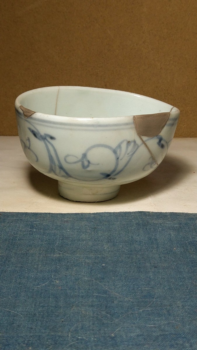 哲】流れる絵付けの初期伊万里唐草文茶碗（江戸初期） - 「Y氏の
