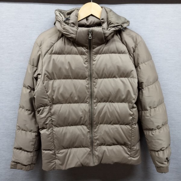 L25 UNIQLO ユニクロ シームレス ダウン ジャケット フーディ アウター 無地 防寒 軽量 メンズ ブラウン カーキ サイズ M 定番 人気