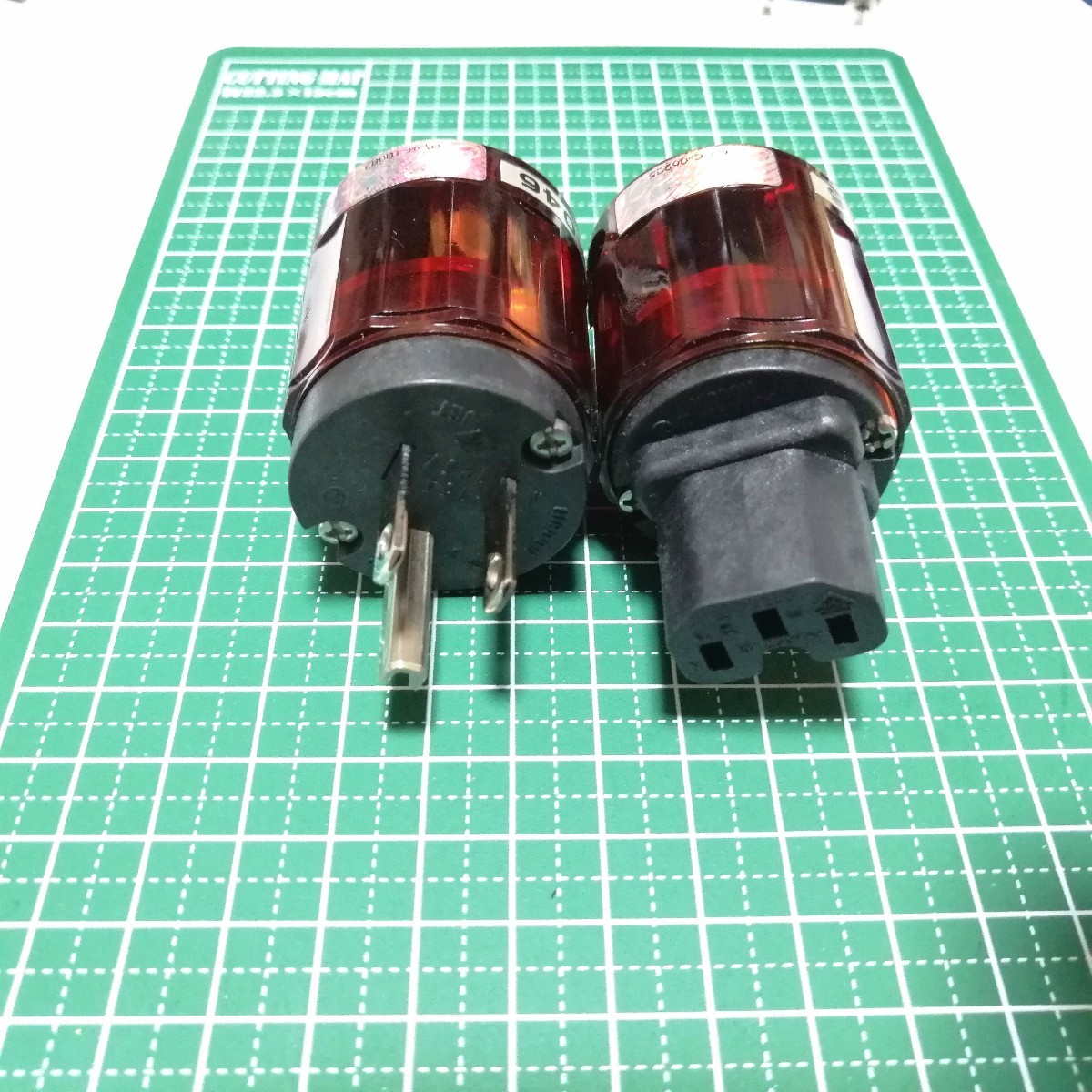 oyaide P-046 C-046 セット 高音質電源プラグ 金・パラジウムメッキ