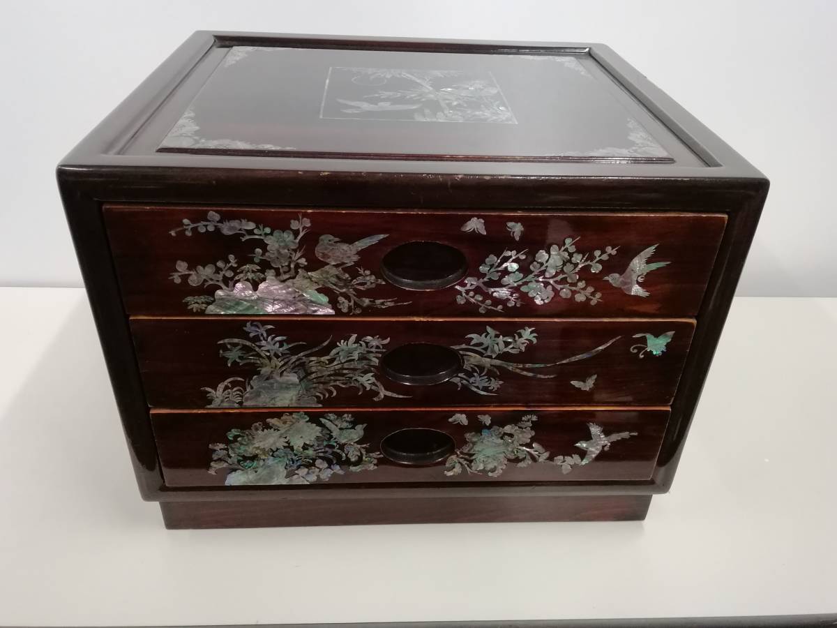 昭和レトロ 和箪笥 箪笥 螺鈿細工 らでん 木製 引出し 3段 花 鳥 蝶 伝統