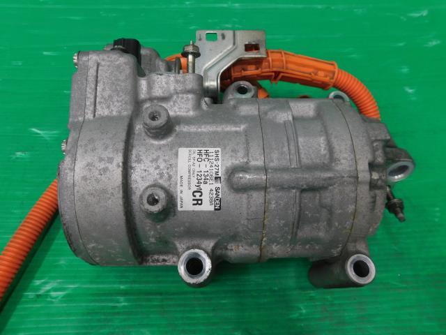 中古中古部品 シャトル DAA-GP7 左ヘッドライト LEB-H1 NH830M