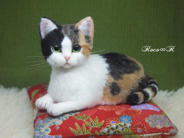 Roco∞R*羊毛フェルト☆三毛猫☆猫 ネコ ハンドメイド ぬいぐるみ 置物