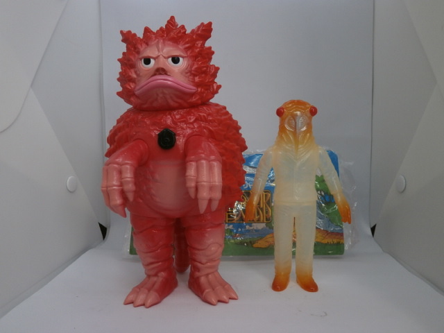 やまなや　怪獣郷　ガラモン 逆襲バージョン　セミ人間 小　ソフビ　フィギュア やまなや 怪獣郷 ガラモン 逆襲バージョン(赤成型) セミ人間(小)クリア