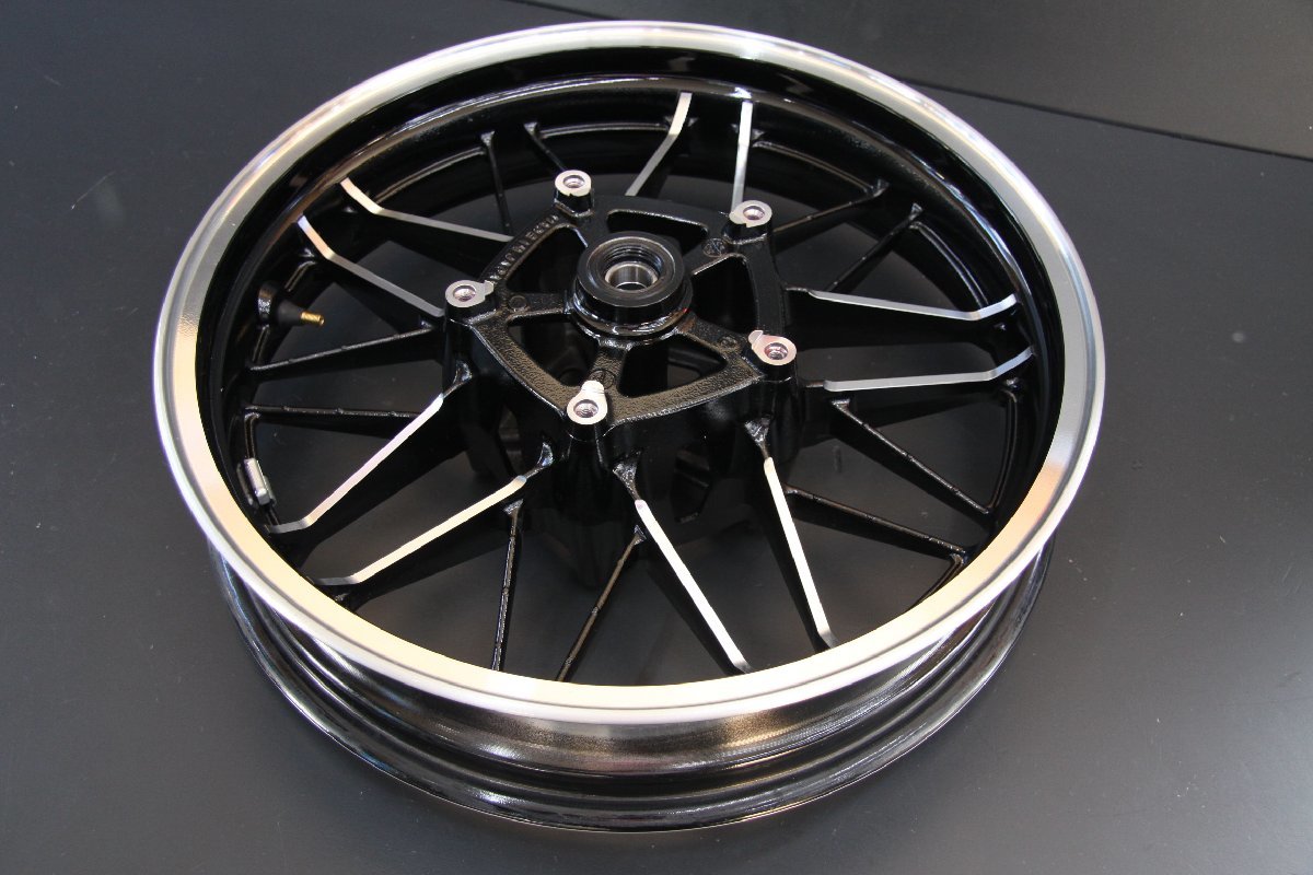 ♥️になります Z900RS 純正フロントホイール ブラック/シルバー！