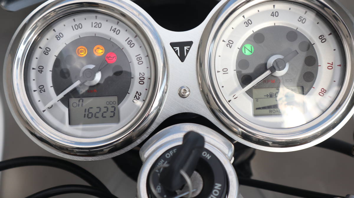 スラクストン 1200R オプションバンスマフラー・ロケットカウル・LEDウインカー・リアフェンダーレス他　ETC付　ローン可_7