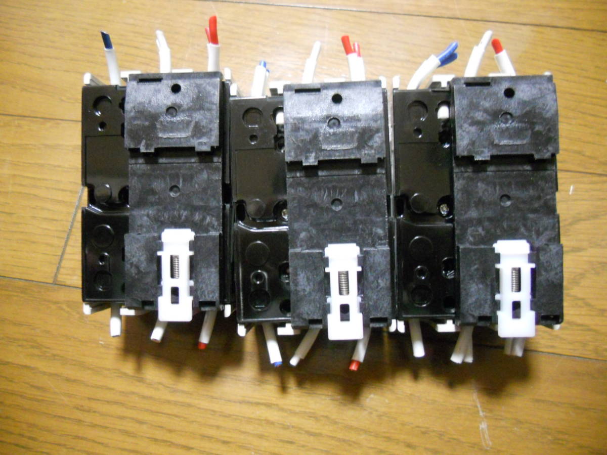 ★MITSUBISI　NFB　ノーヒューズブレーカー ＮＦ３０－ＣＳ ３Ａ 5A 10A 各1台、3台セット★_3