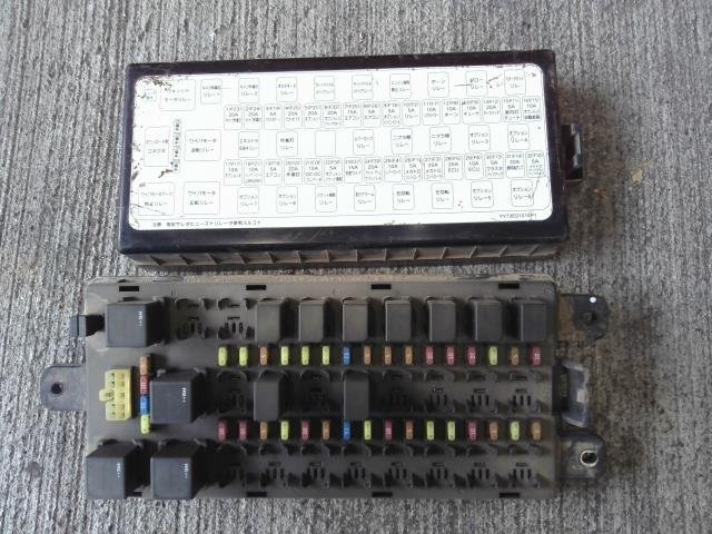 お値下げ中 中古 コベルコ SK135SR-2 ヒューズボックス D04FR 