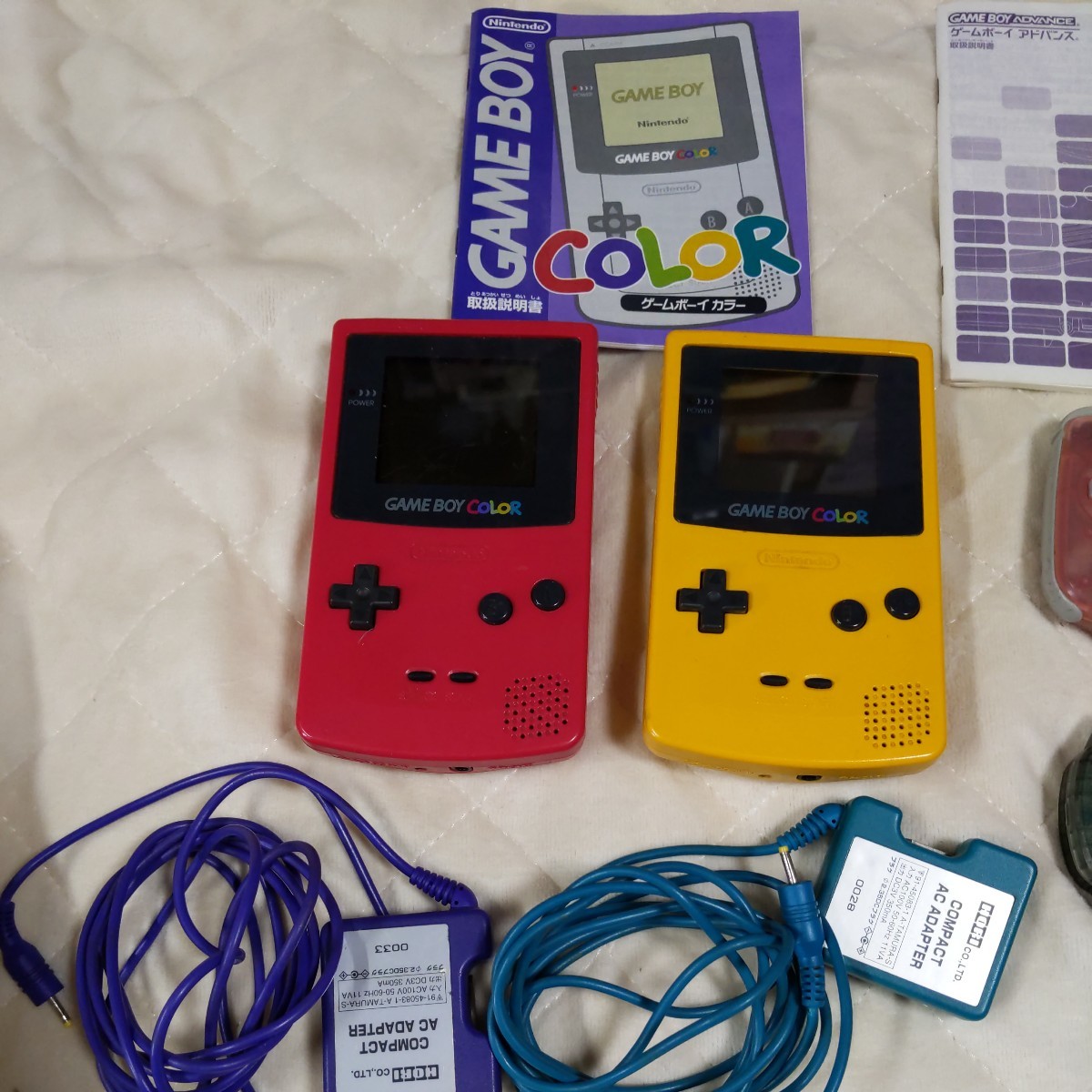 ゲームボーイカラーとドラクエ、マリオ、ポケモンセット 任天堂 ゲームボーイカラー 赤 黄 2台 アドバンス ニンテンドー 本体3