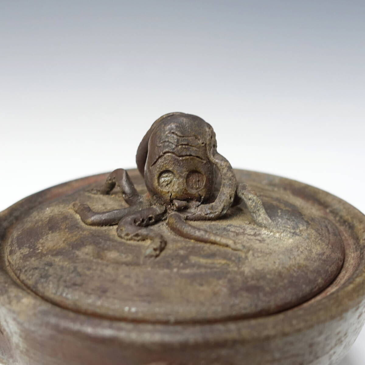 【由】珍品 備前焼 名工造 細密細工 蛸摘宝瓶【煎茶道具 茶器 泡瓶 茶注 急須 細工物 入江光人司 難波好陽 西村春湖 在銘 作家物】_5