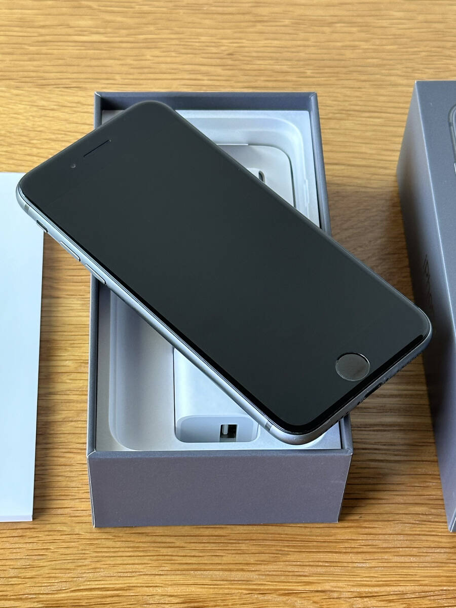 ★美品！Apple アップル iPhone 8 スペースグレイ 国内版SIMフリー！ 64GB 付属品完備！ _5