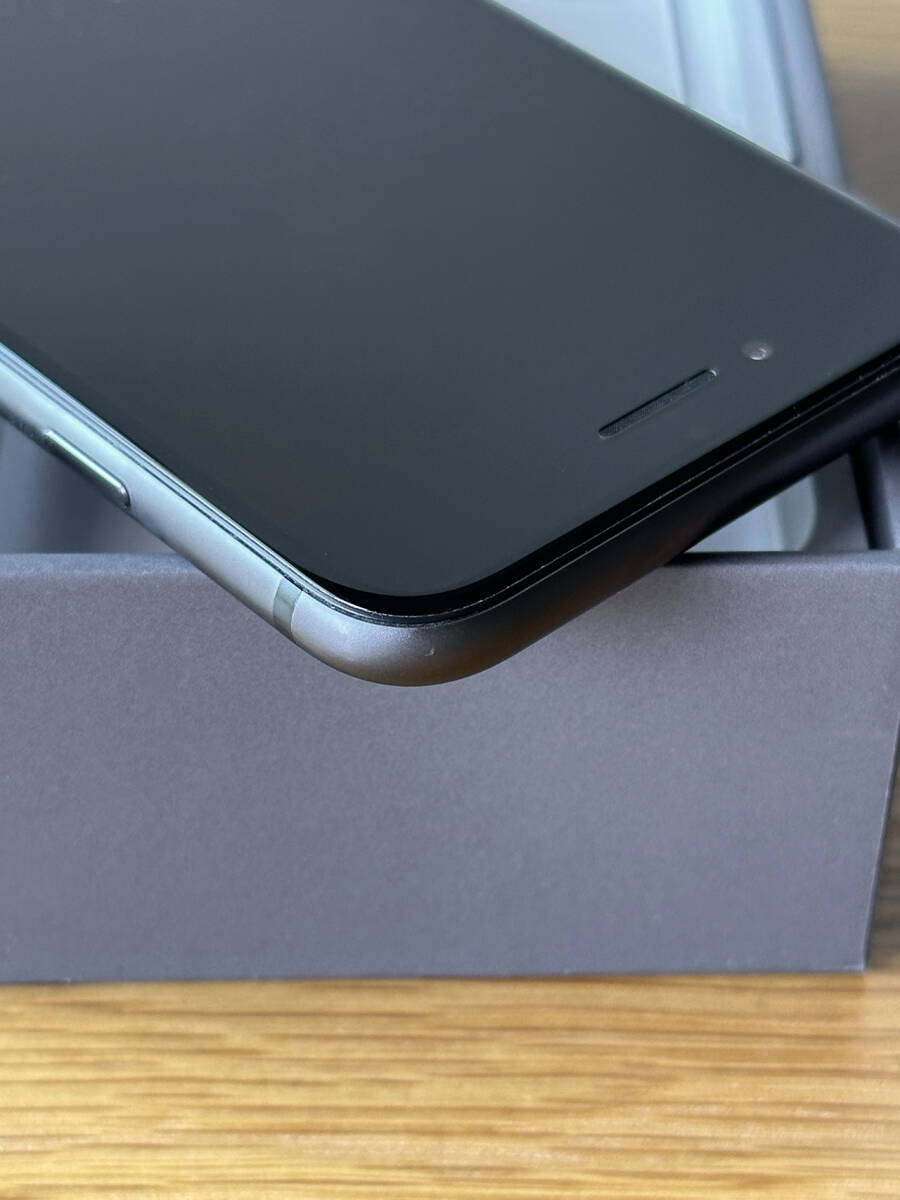 ★美品！Apple アップル iPhone 8 スペースグレイ 国内版SIMフリー！ 64GB 付属品完備！ _7