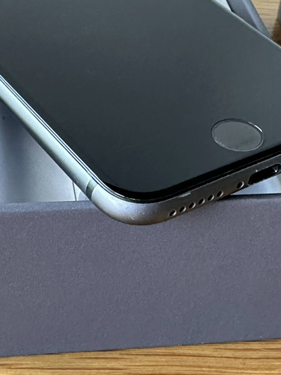 ★美品！Apple アップル iPhone 8 スペースグレイ 国内版SIMフリー！ 64GB 付属品完備！ _9