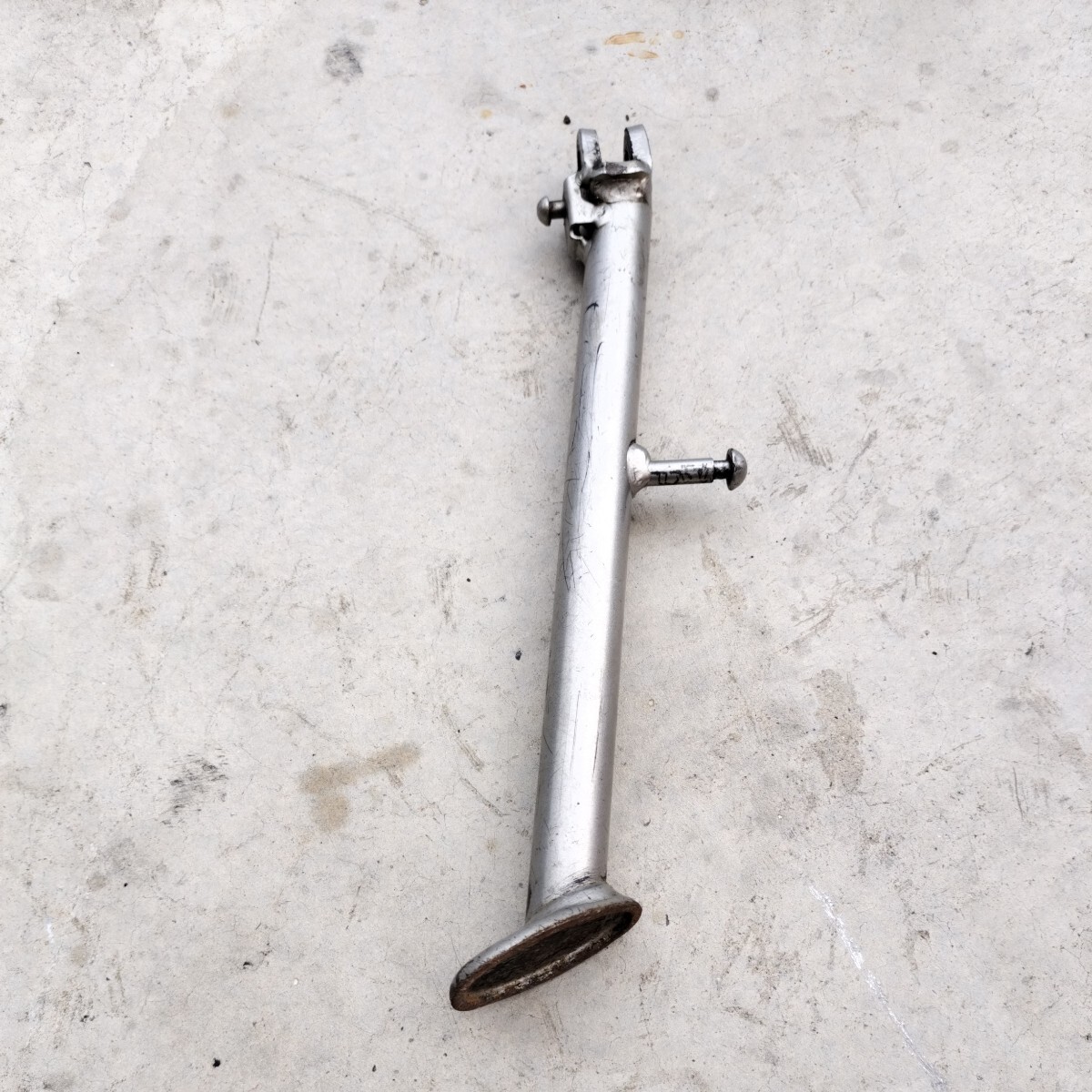 DトラッカーXのサイドスタンド_1