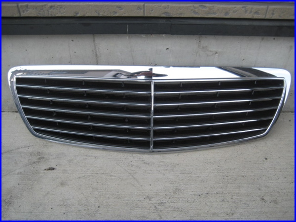 ※UP037/即決価格！ベンツ E320 アバンギャルド 純正グリル！