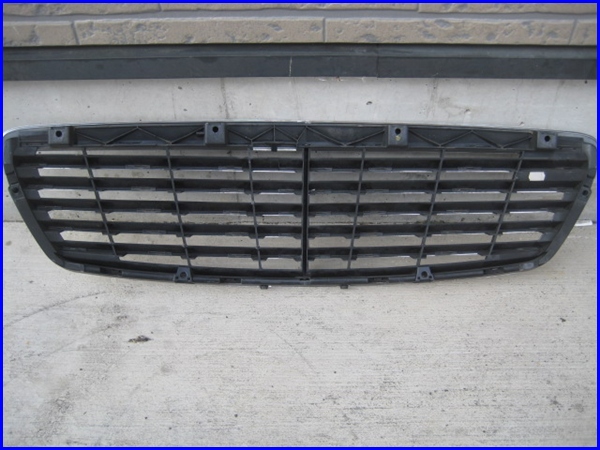 ※UP037/即決価格！ベンツ E320 アバンギャルド 純正グリル！