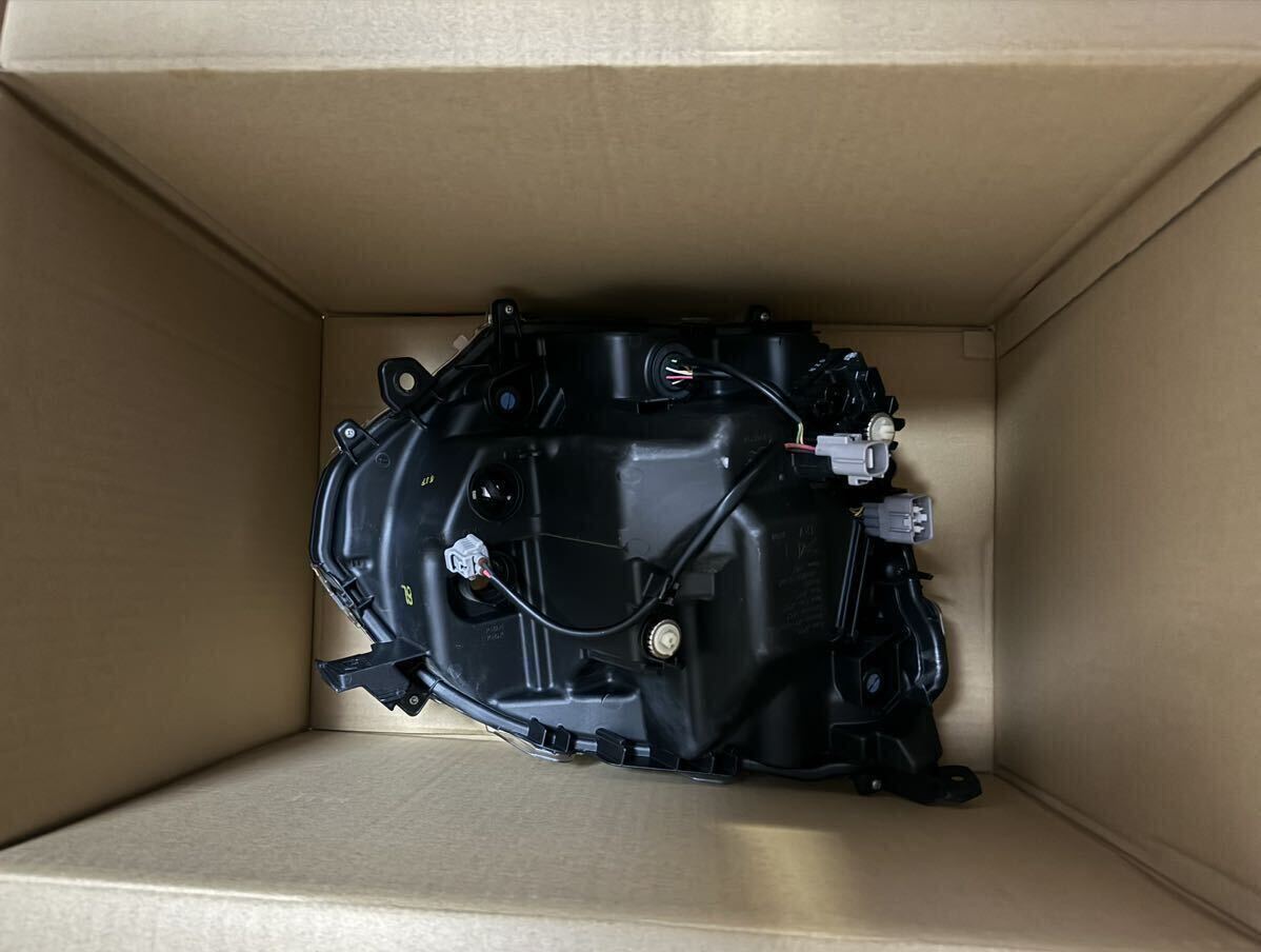 美中古 ムーヴキャンバス 左LEDヘッドライト ユニット LA800S KOITO 100-69038 81170-B2660_3