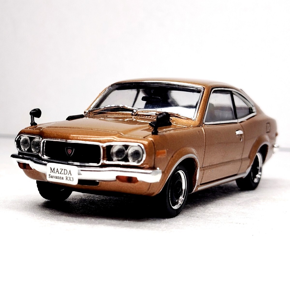 1/43 マツダ サバンナ Rx3 昭和の名車 旧車 ロータリーエンジン MAZDA