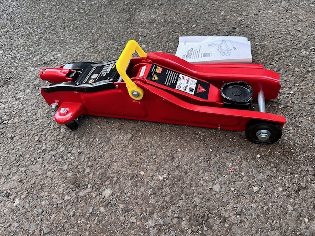 【送料無料】未使用　2ｔ　ローダウン最低位85mm 　フロアジャッキ軽量11Ｋｇ　 _3