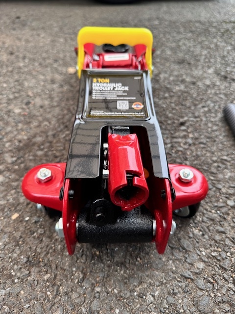 【送料無料】未使用　2ｔ　ローダウン最低位85mm 　フロアジャッキ軽量11Ｋｇ　 _4