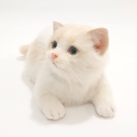 LocoMocoNeco 羊毛フェルト 猫 マンチカンの子猫 (クリーム＆ホワイト