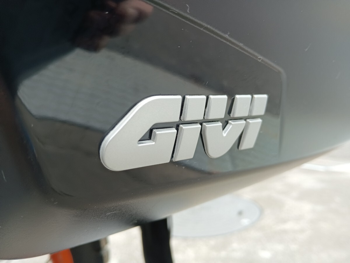 giviパニアケースバンド4本付きステーあり美品