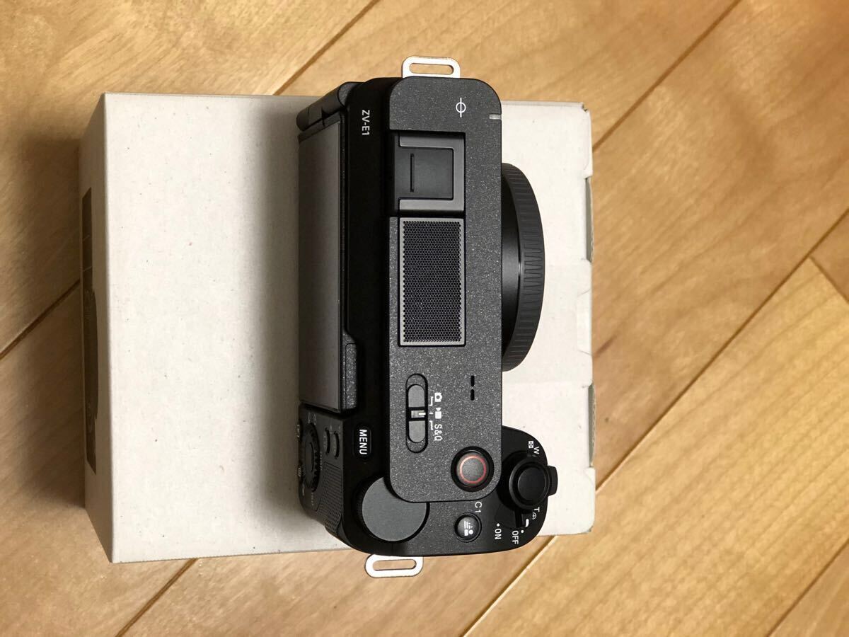【使用回数極小・超美品】ソニー Vlog用カメラ レンズ交換式VLOGCAM フルサイズ ミラーレス一眼カメラ ZV-E1 おまけアクセサリー多数！_7