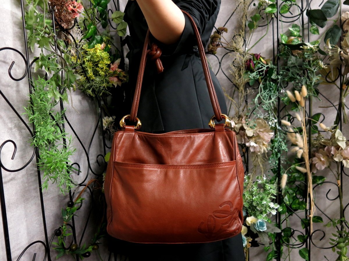 ○超美品○LOEWE ロエベ○アナグラム○ロゴ型押し○ナッパ レザー 本革