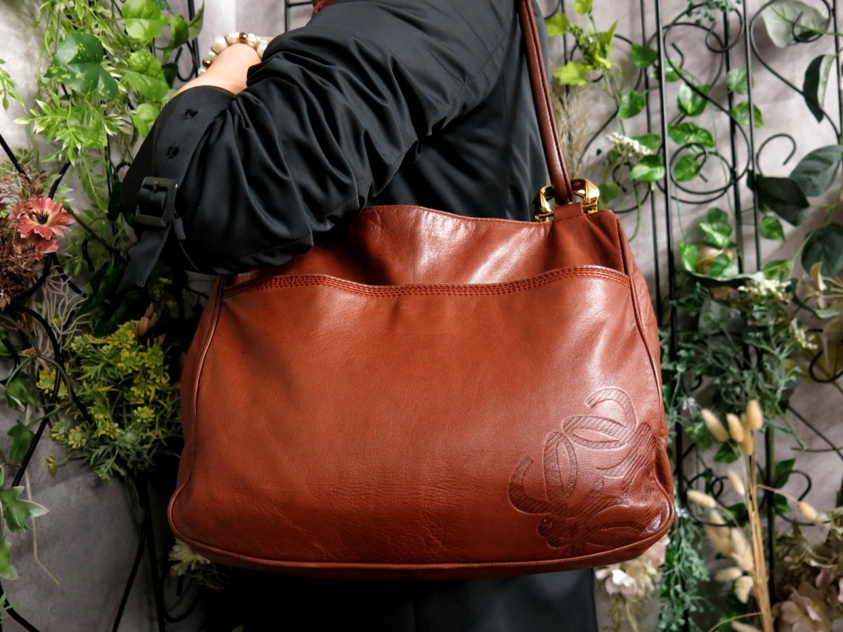 ○超美品○LOEWE ロエベ○アナグラム○ロゴ型押し○ナッパ レザー 本革