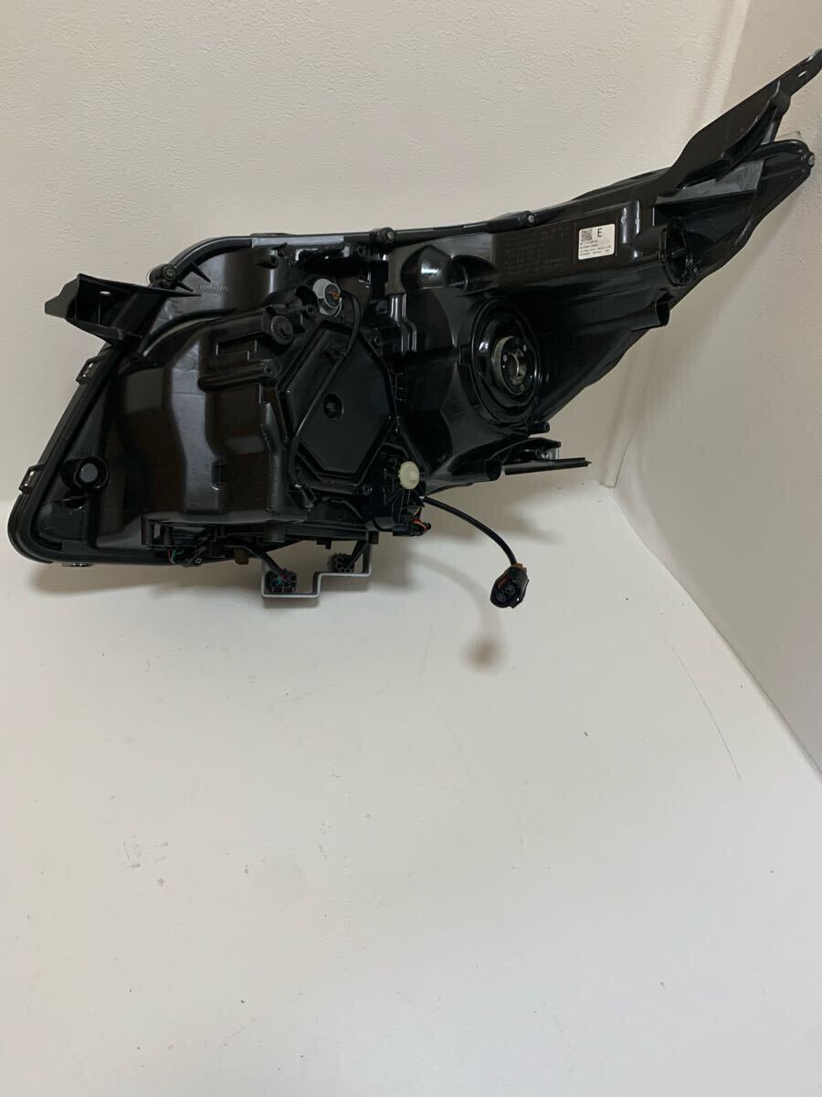 トヨタ純正LED ノアSi⁄エスクァイアGi Xi♪ 80系 前期 右ライト LED