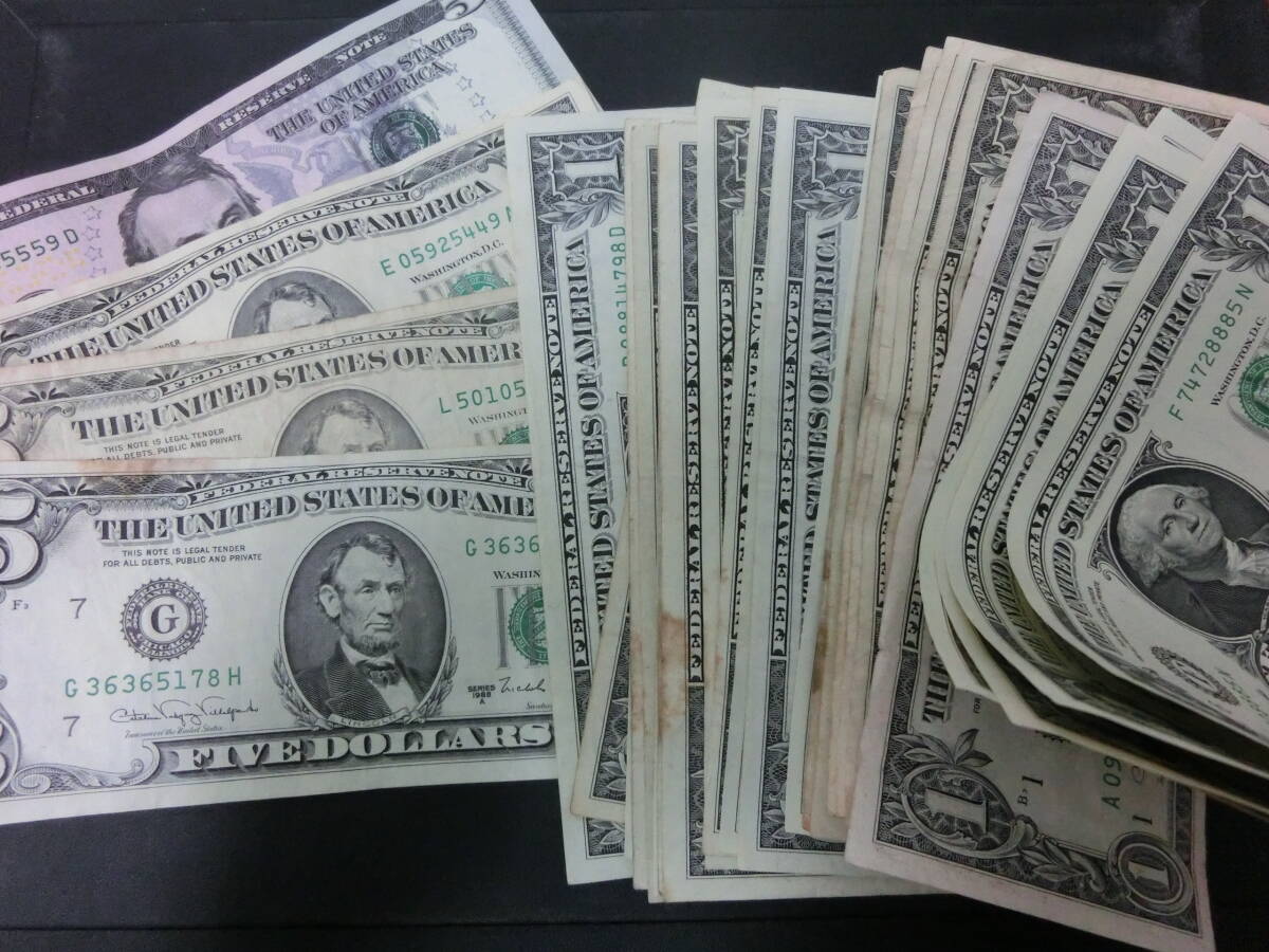 Ax-13 アメリカ ドル紙幣 5ドル 4枚 + 1ドル 25枚 計45