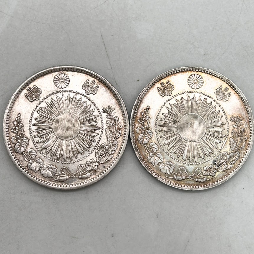 J-33】 旧一圓銀貨 明治三年 2枚 38.4㎜ 26.88g／38.4㎜ 26.98g 旭日竜