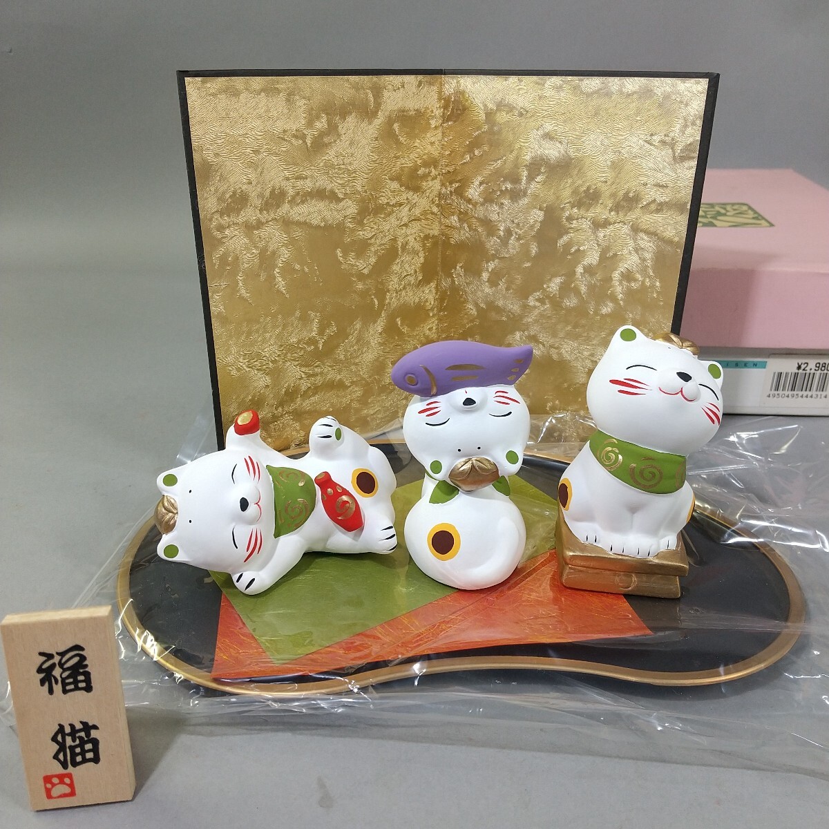 【新品未使用】 翠泉 招き猫 雛飾り 6576○同梱NG 未使用 ひな祭り 翆泉 金彩 子猫三匹 招き猫 福猫 金屏風