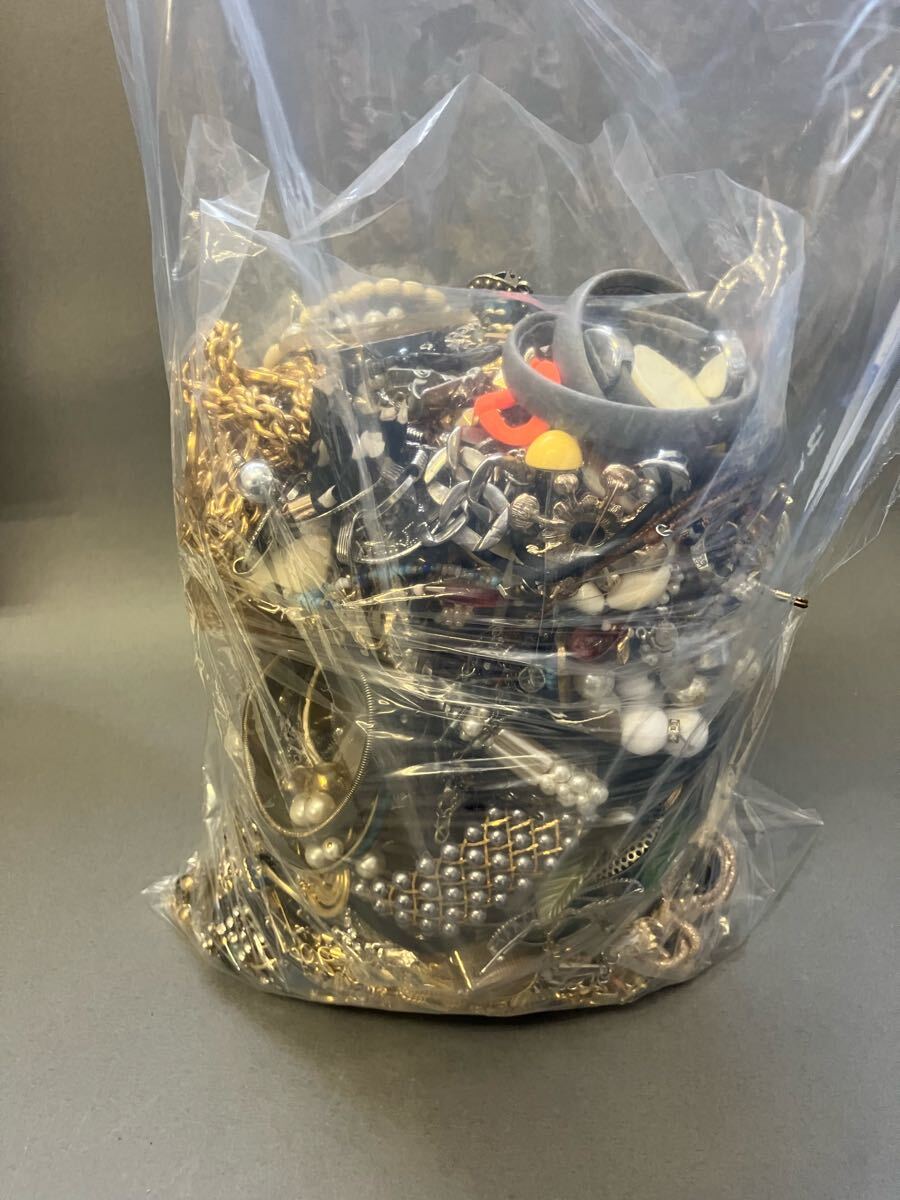 アクセサリー ネックレス 金メッキ カフス ブローチ ネクタイピンなど まとめ 約4.6kg ジャンク