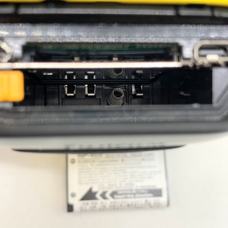 【AH-18】通電確認済　FUJIFILM　FinePix　XP70　5×　イエロー×ブラックカラー　富士フイルム　ファインピクス　デジカメ　バッテリー付_6