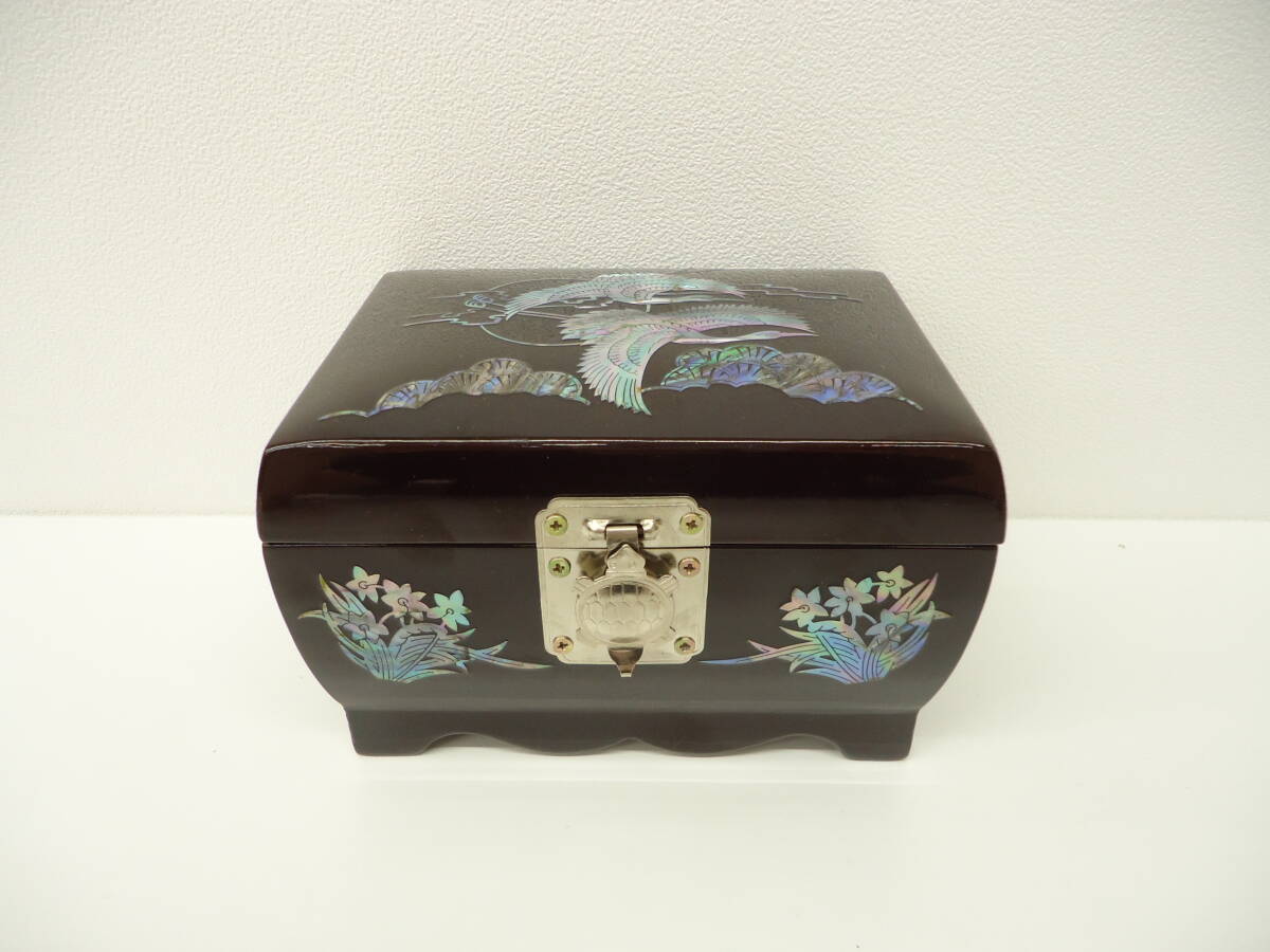 韓国伝統工芸　宝石箱　オルゴール　ジュエリーボックス　玉手箱　南京錠　嫁入り道具 1810-1 骨董祭 コレクション祭 螺鈿細工 宝石箱 オルゴール 韓国 伝統