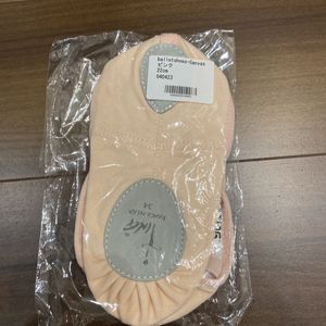 バレエ　シューズ　ピンク　22㎝　送料無料（新品）