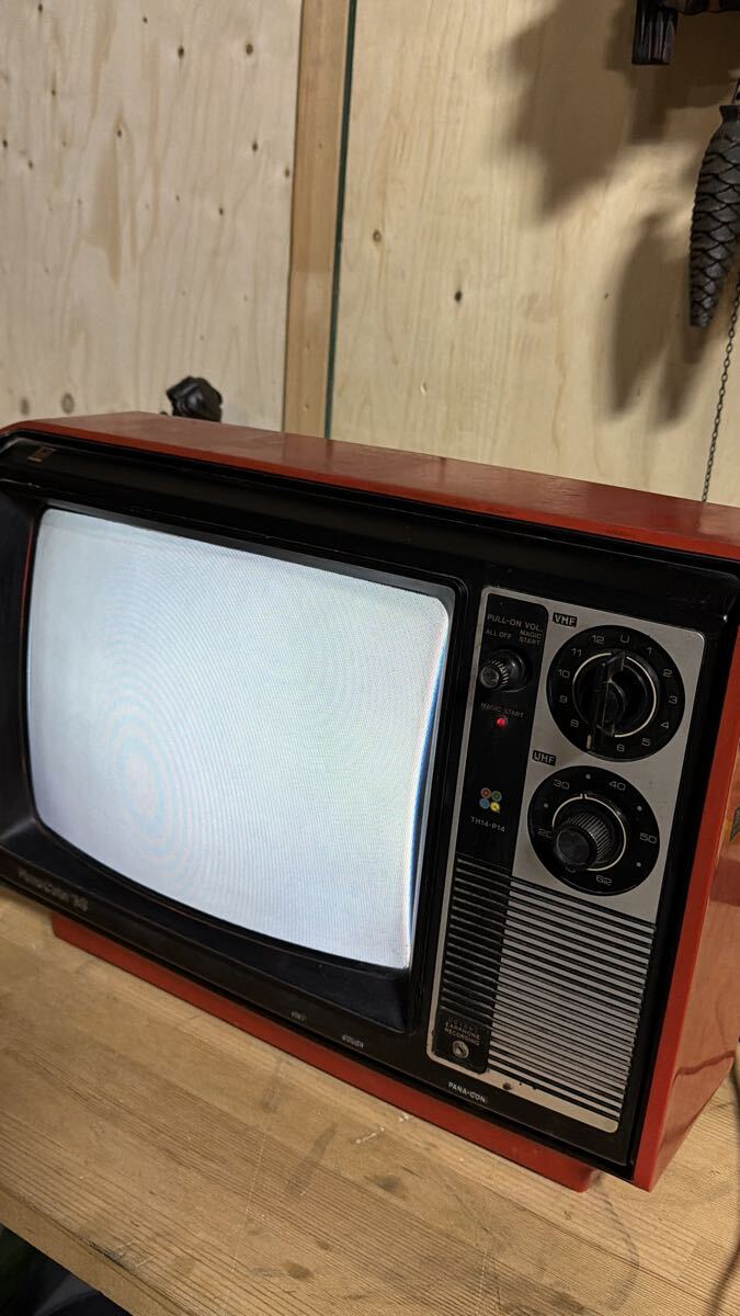 ナショナルカラーテレビ　レトロ　　ジャンク　TH14-N20画面保護ガラス付赤色 昭和 レトロ ナショナル パナカラー 赤色 ブラウン管 テレビ - メルカリ