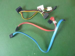 富士通 ESPRIMO WD2/W(FMVWWD2B7)より取り外したSATA&電源コード（管8010406）