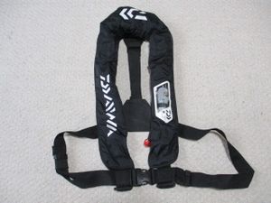 ダイワ　ライフジャケット　DF－２００７　（桜マークあり）