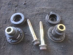 ★R8A9777　GC35　ローレル　純正デフマウント　取付マウント