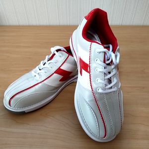ボウリングシューズ 　ホワイト 　 白　 赤のライン　右投げ用　新しい　ボーリング　24c