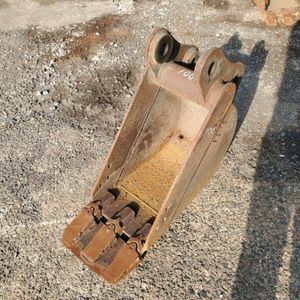 106 福岡市発　幅狭バケット ヤンマー　B3 ピン径38mm アーム幅140mm 細バケット　中古品