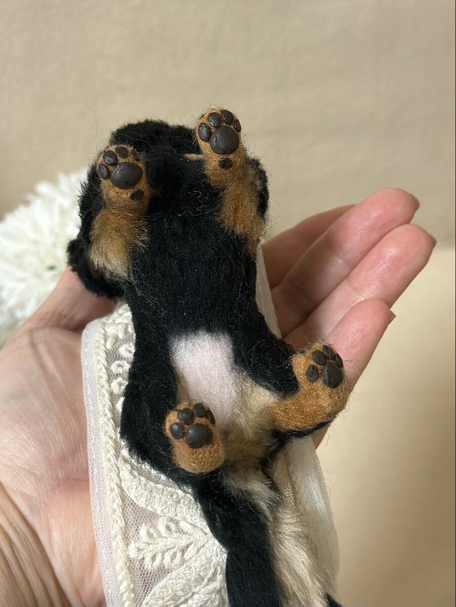 CRUTCH】ハンドメイドのダックスフンド ブラックタン 羊毛フェルト 犬