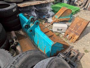 アタッチメント　法面バケツ