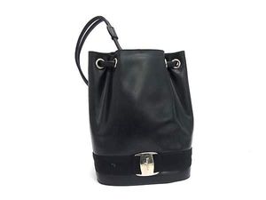 1円 ■美品■ Salvatore Ferragamo フェラガモ ヴァラ ガンチーニ レザー 巾着型 リュッ