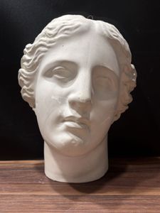 古代ビーナス石膏像 高さ 43cm 重い割合綺麗です。 石膏像 ヴィーナスの値段と価格推移は？｜43件の売買データから石膏像