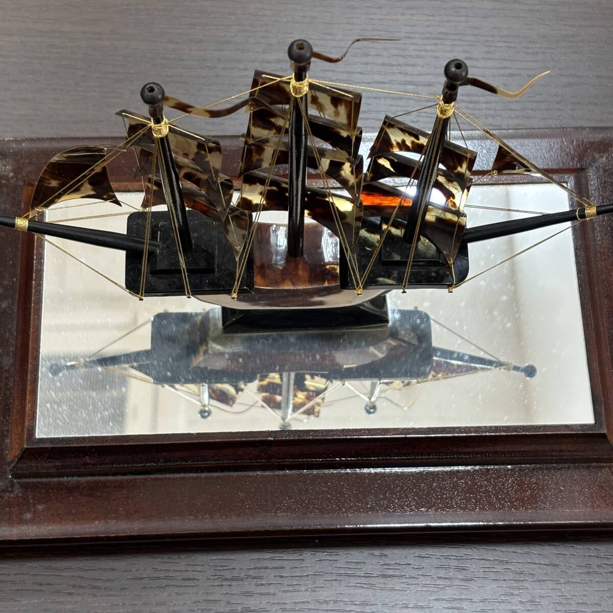 4147 べっ甲船 置物 ガラスケース付き べっ甲 帆船 宝船 オブジェ 美術