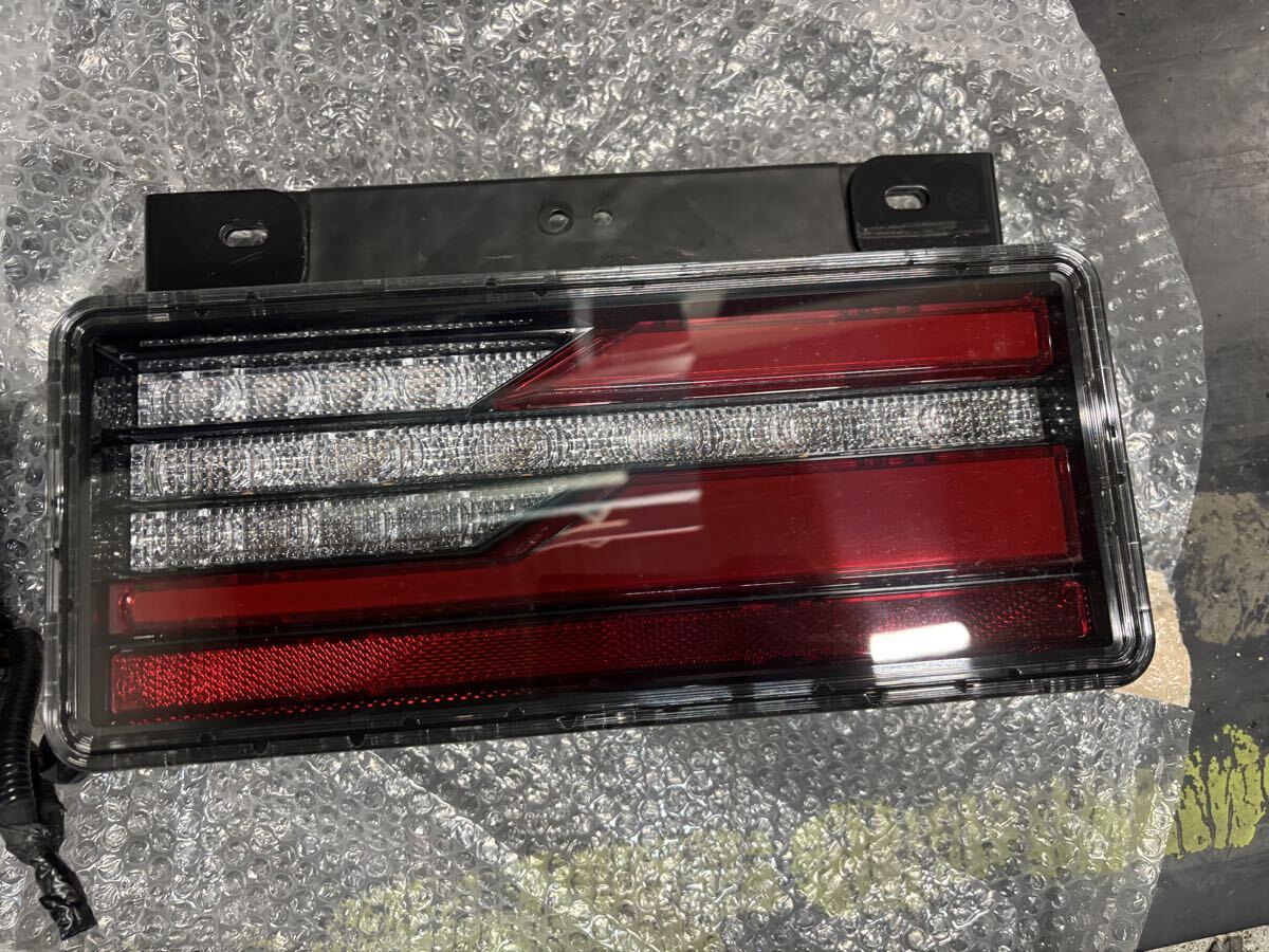 KOITO 小糸 トラック用 2連タイプ フルLEDテールランプ 左右セット